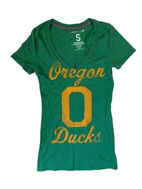 College Vault Oregon Ducks Women's Small V Neck Tee NCAA Green Graphic Shirt